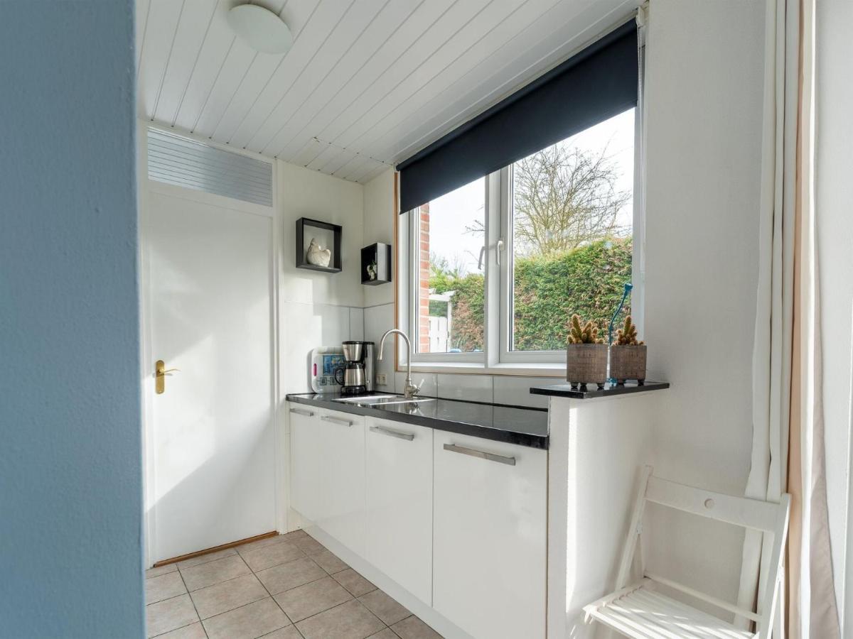 Holiday Home In Baarland With Fenced Garden Exterior foto